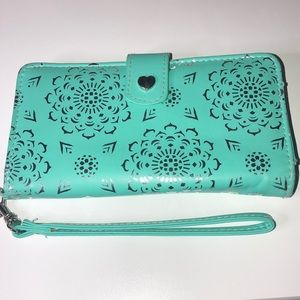 Claire’s Turquoise Wallet